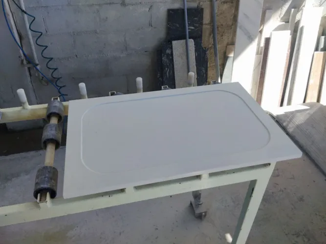 Peça de sky white com rebaixo italiano