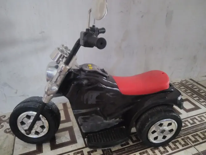 Moto elétrica infantil