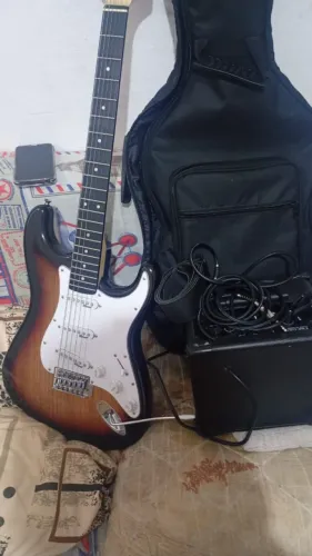 Vendo guitarra completa 