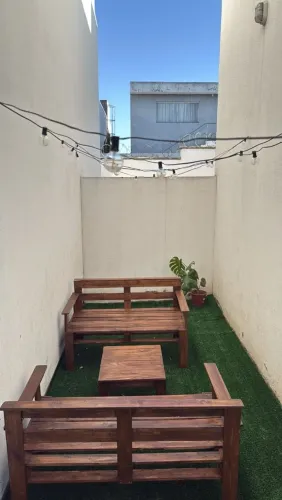 Conjunto de banco de madeira