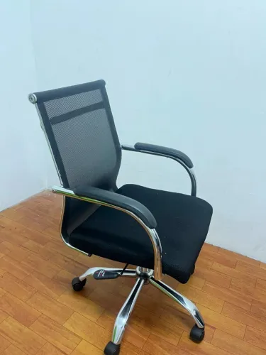 Cadeira de Escritório Giratória com Tela Mesh - Excelente Estado