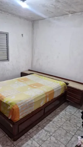 Cama de Casal de Madeira - com 2 criados-mudos e mármore