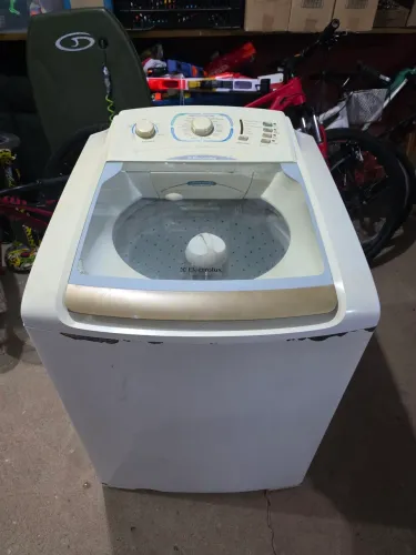 Máquina Electrolux 16kg, com defeito PARA RETIRAR PEÇAS.
