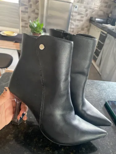 Bota de salto preta 