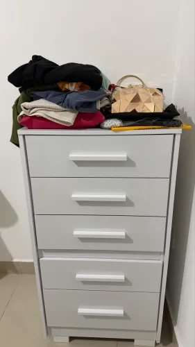 Cômoda branca em MDF