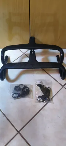 Guidão integrado de carbono 