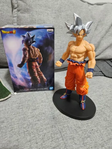 Estátua Son Goku Instinto Superior: Dragon Ball Super Banpresto