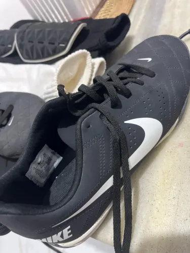 Chuteira NIKE 