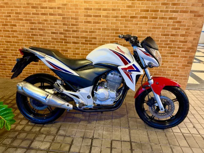 CB 300 2014/2014 emplacada 