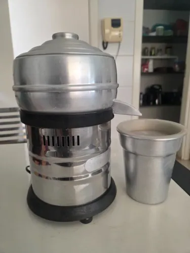 Extrator de Suco Industrial em Alumínio e Inox ? Modelo Clássico, Alta Durabilidade