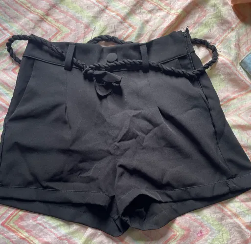 short preto tecido