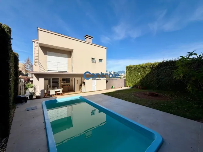 Casa com 04 dormitórios na Pedra Branca, em Palhoça!