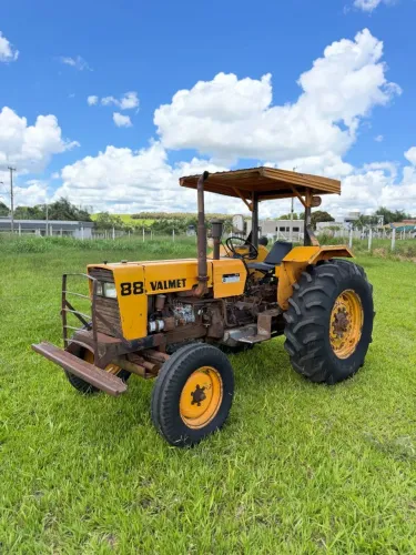 Trator Valmet 88 1981 4x2, com nota fiscal de origem.
