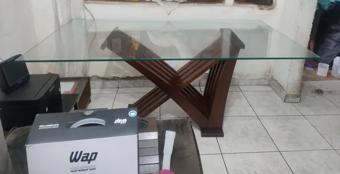 Mesa jantar tampo de vidro sem caldeiras.