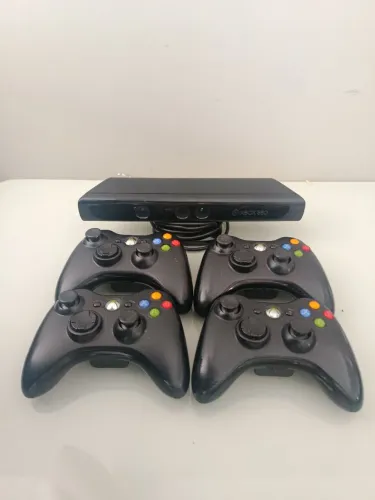 Lote  4 Controles Xbox 360 + 1 Sensor Kinect