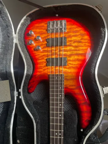 Baixo Cort action dlx 4 cordas