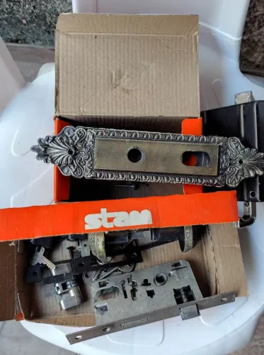 SISTEMA DE TRANCAS COM CHAVES PARA REAPROVEITAMENTO