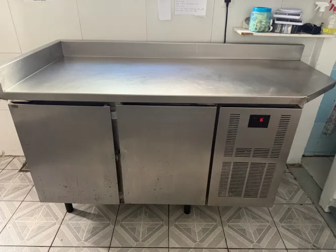 Balcão refrigerado 2 portas inox