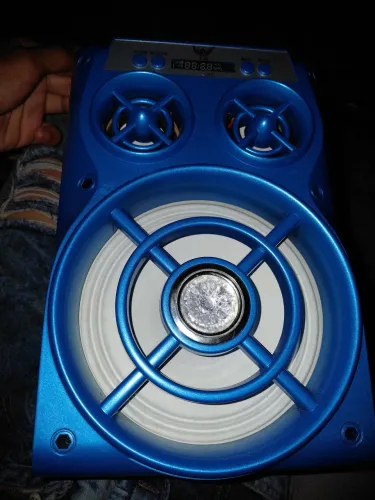 Vendese som A-28 pega radio e Bluetooth muito bom