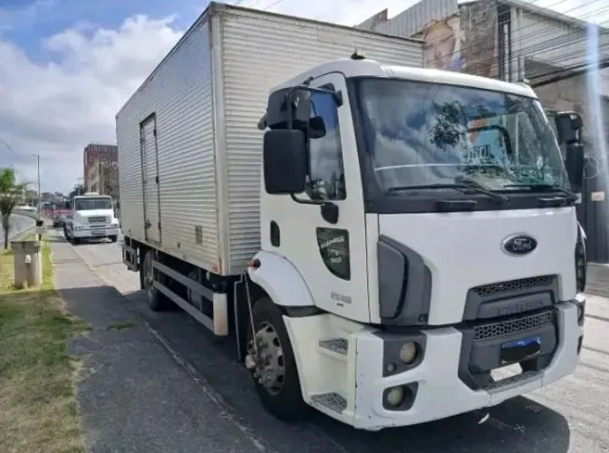 Vendo um Caminhão Ford Cargo