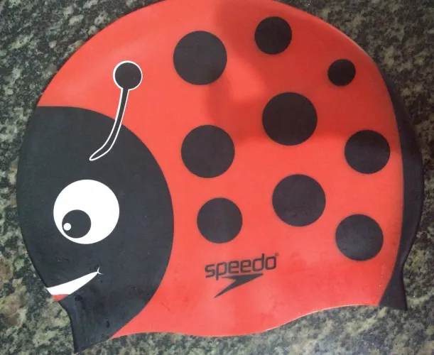 Touca de natação infantil