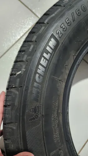 Pneus 235/60 r16