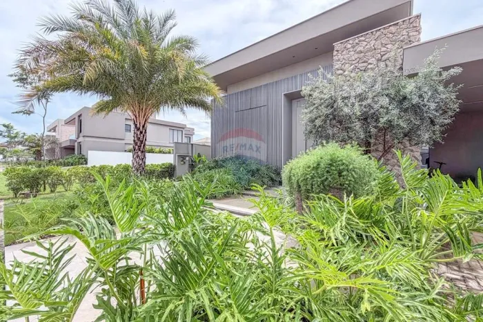 Casa Mobiliada em Condominio Alto Padrão em Cuiaba/MT com 390 mts construídos,