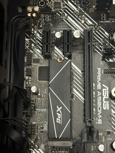SSD XPG GAMMIX S70 BLADE : 1024,2 GB - Leitura: 7400mb/s E Gravação: 6800mb/s 