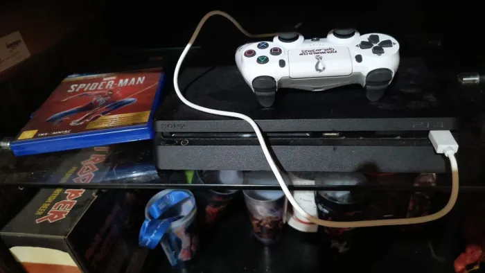 ps4 1T + mídias digitais ac cartão com taxa da maquina