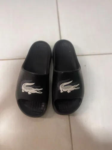 Chinelo Lacoste