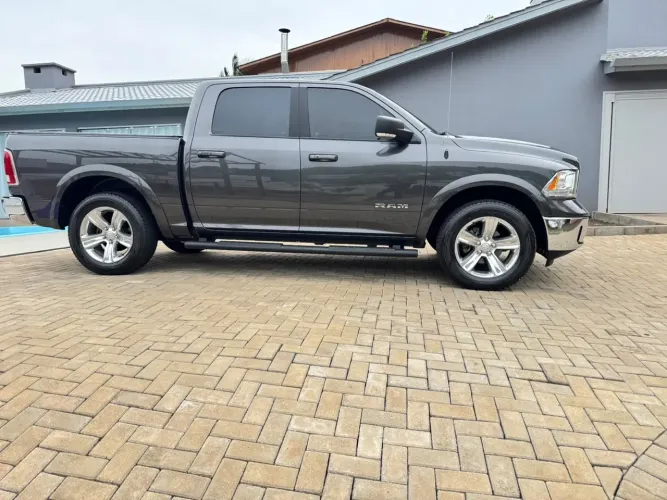 Ram Classic Laramie 5.7 V8 16V Gasolina 4X4 Aut. 2023