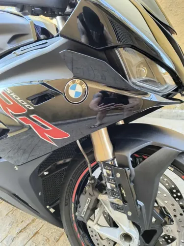 BMW S1000 RR preta 2022