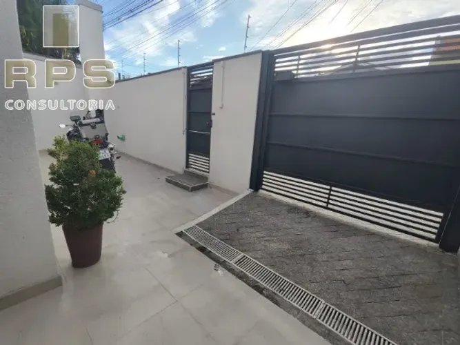 Casa Atibaia Jardim,com 03 dormitórios ,sendo 01 suite.Sala de estar e sala de jantar,Cozi