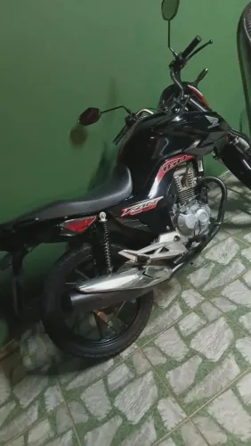 Roubaram essa moto quem vê já segura 