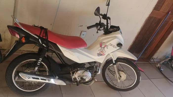 Vendo moto Pop sem nada pra fazer