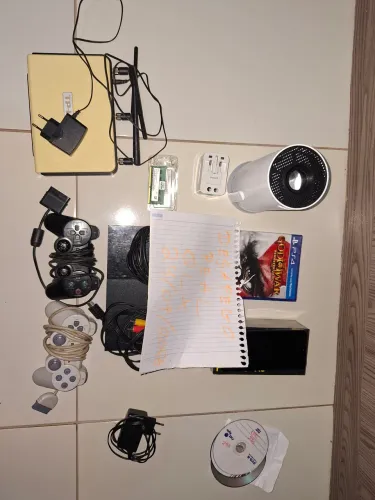 KIT DESAPEGO: POCO X5 5G+ MINI PROJETOR+ PS2 (LIGANDO) + JOGO LACRADO PS4 E OUTROS ITENS