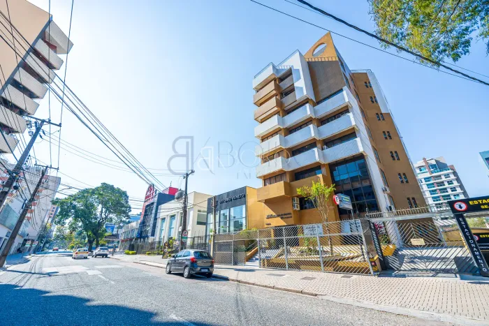 CONJUNTO/SALA COMERCIAL à venda com 70m² por R$ 480.000,00 no bairro Centro - CURITIBA / P