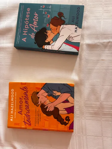 LIVROS DA ALI HAZEWOOLD