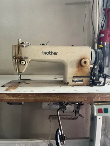 Vende-se Máquina de costura,Brother retra industrial,motor novo
