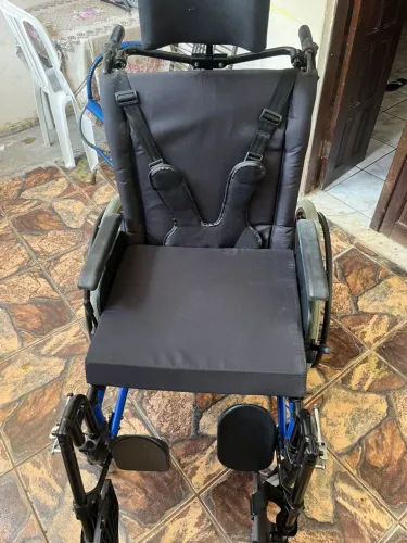 Vendo Cadeira de rodas