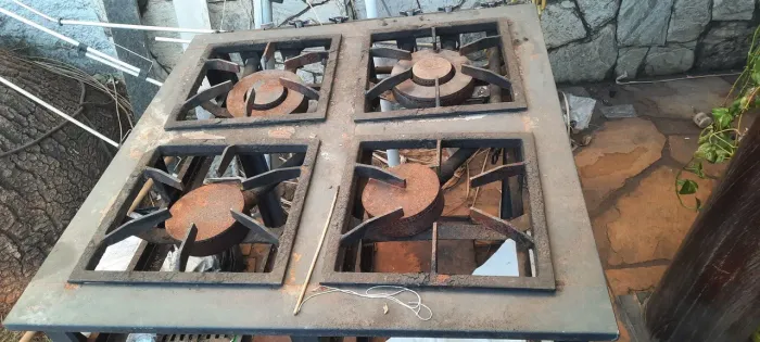 Vendo fogar industrial, balança, panela pressão 25k, chapa para gas