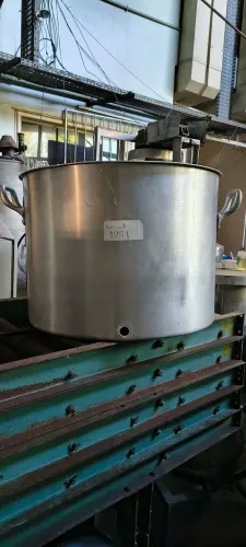 Panela cervejeira de alumínio.