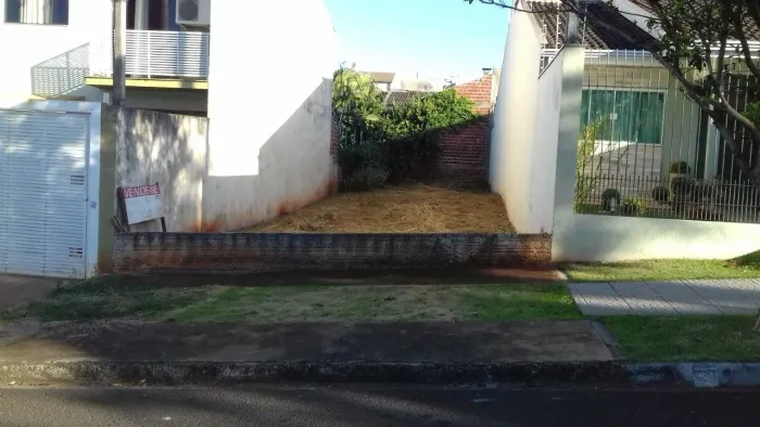 Vende-se terreno.