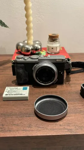 Fujifilm X70 - Câmera Digital Premium | 16.3MP | Estilo Analógico