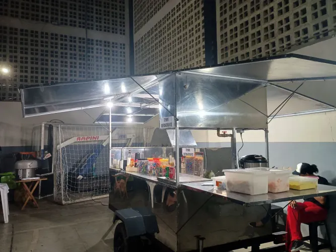 Excelente trailer de churrasquinho 