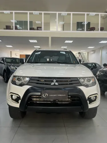 Mitsubishi Pajero Outdoor 3.2 4X4 T.i. Dies.5p Aut. 2017