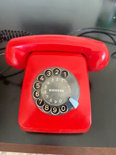 Telefone Antigo de Disco Siemens Vermelho - Telesp Vintage / Retrô
