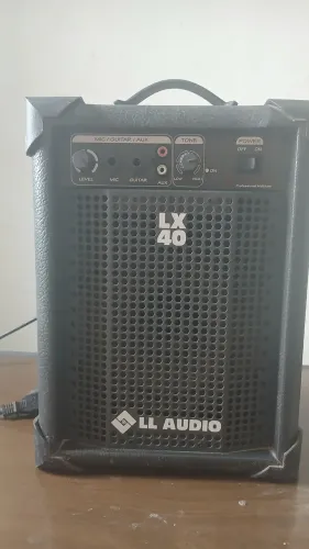 caixa amplificada multiuso LL Audio LX 40. 