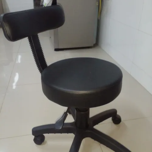 BANCO GIRATÓRIO MOCH COM REGULAGEM DE ALTURA