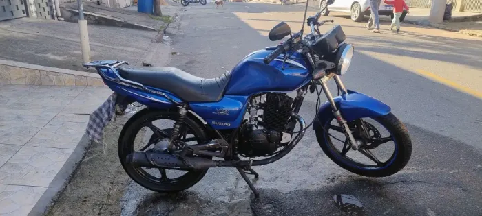 Moto Suzuki Yes 125